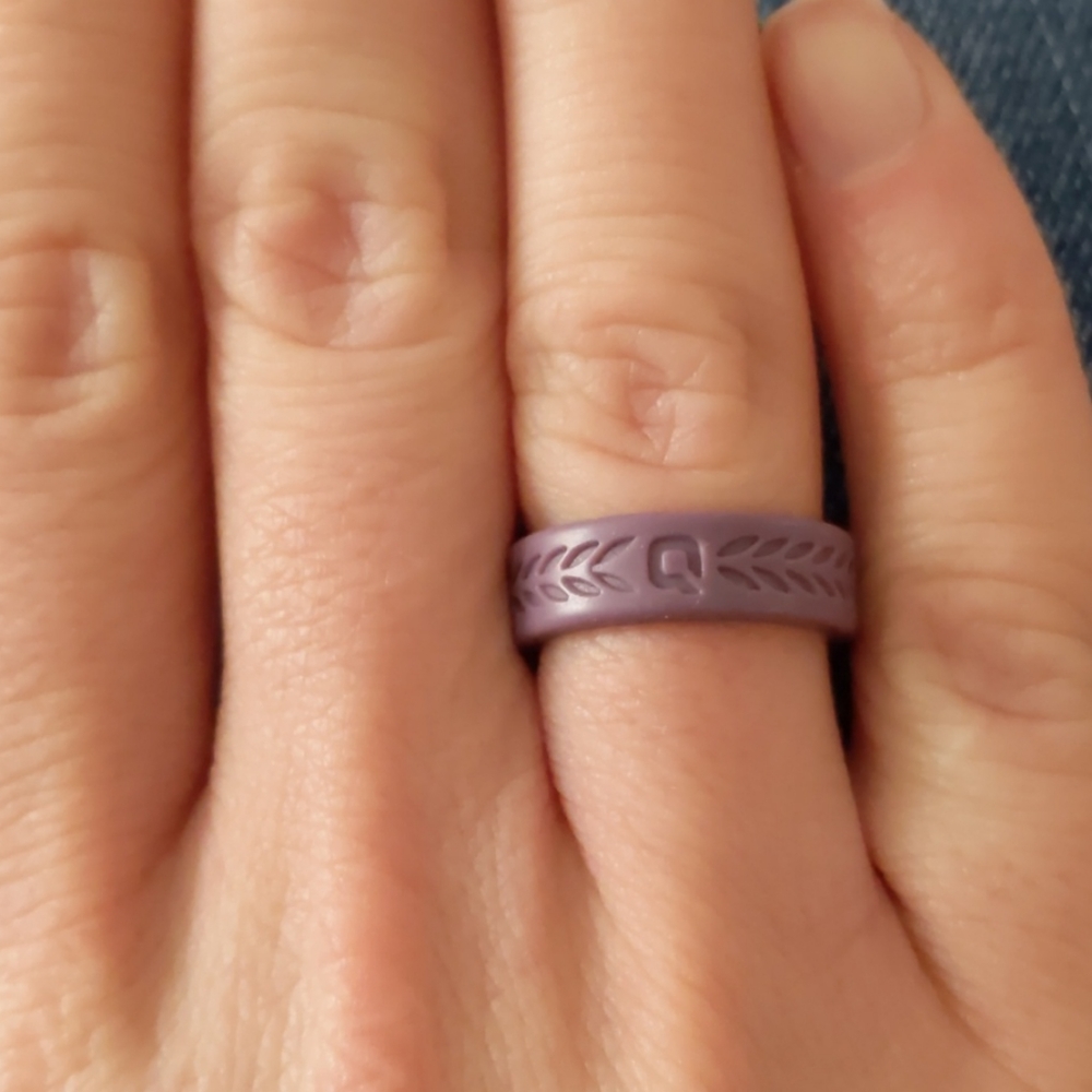 Purple Qalo Ring - size 6
